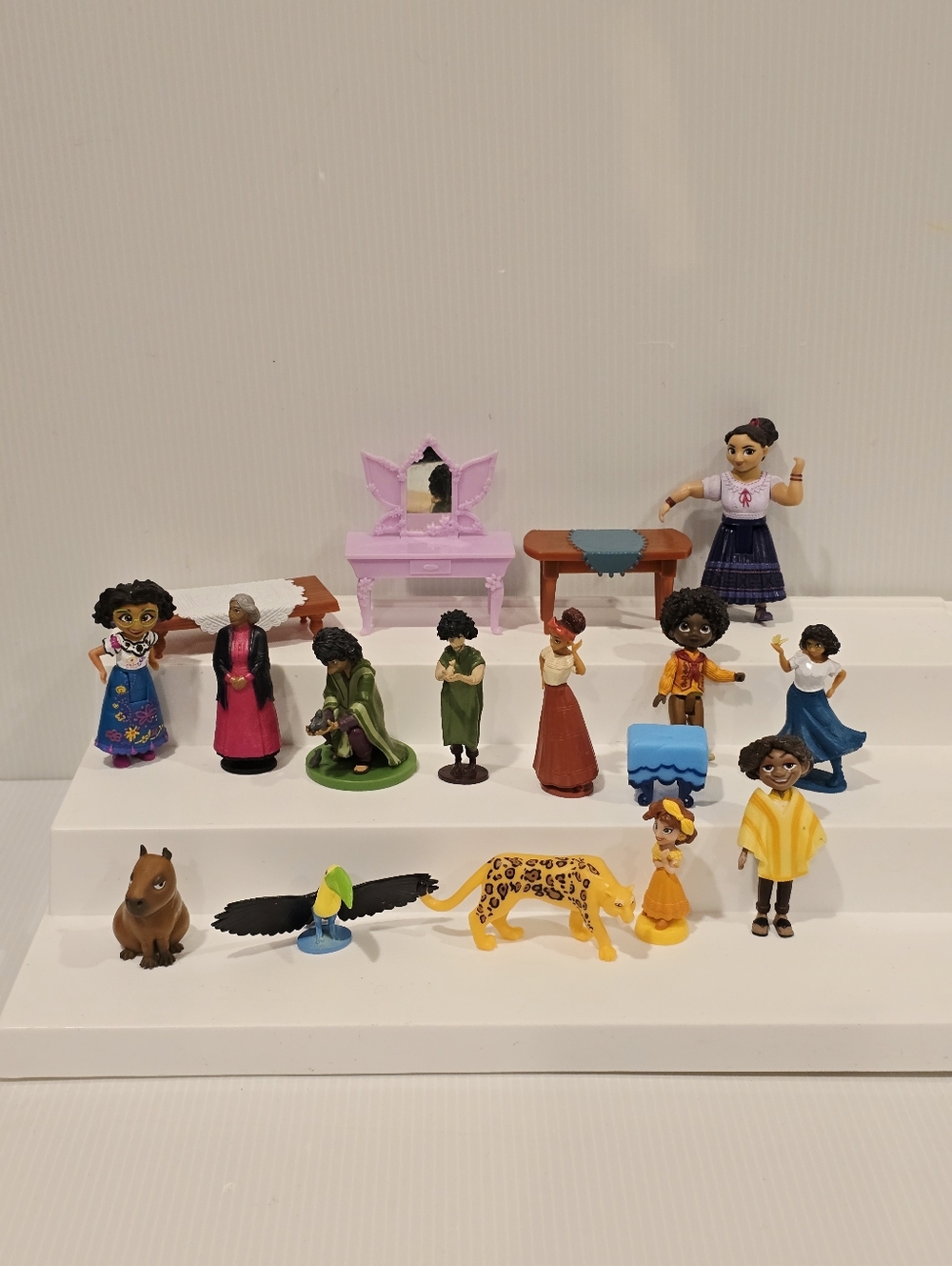 Disney Encanto Ultimate Madrigal Family Figure Set with Furniture